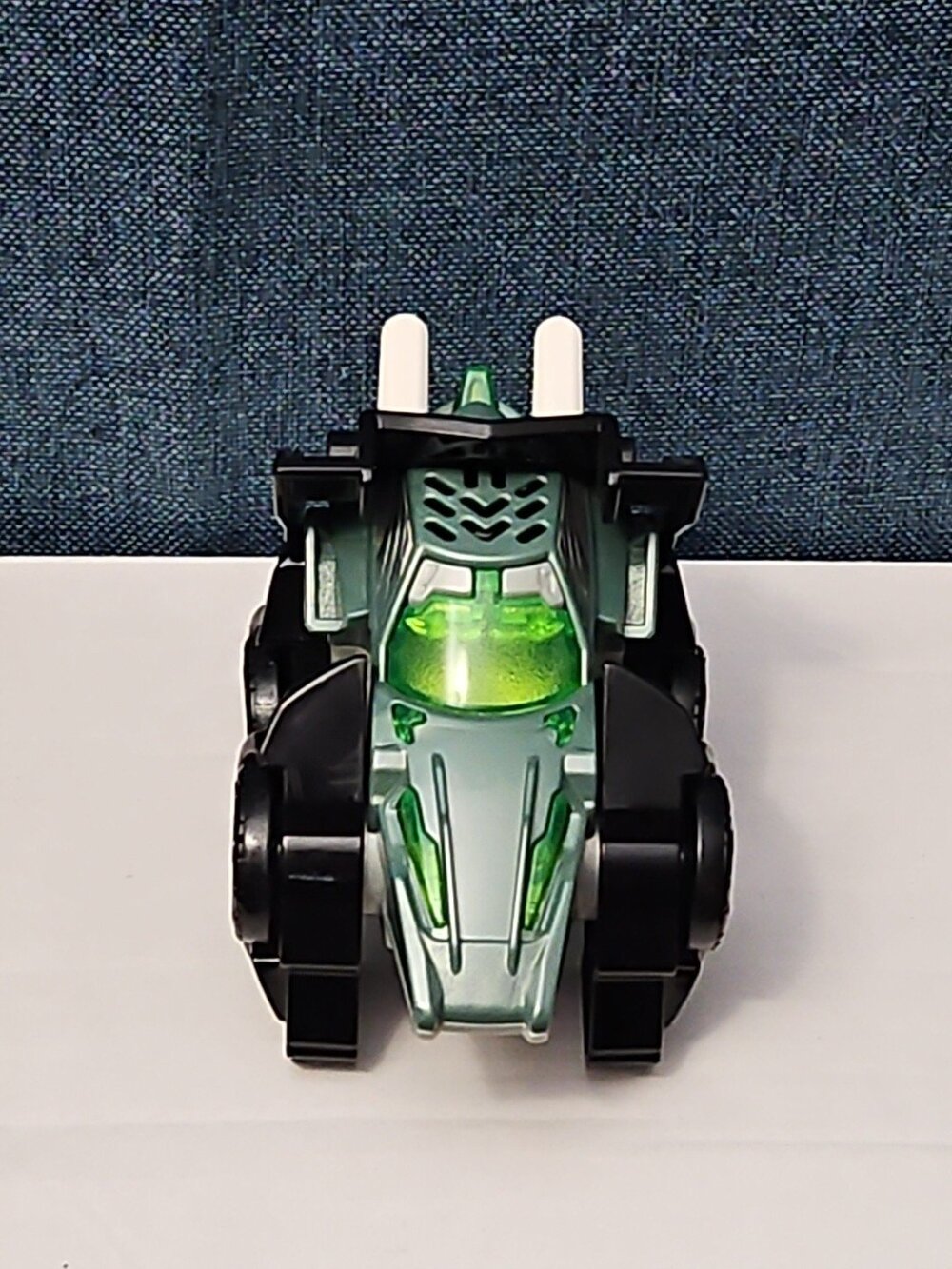 VTech Switch & Go Dinos Turbo Triceratops Transforming Race Car | Friction Motor